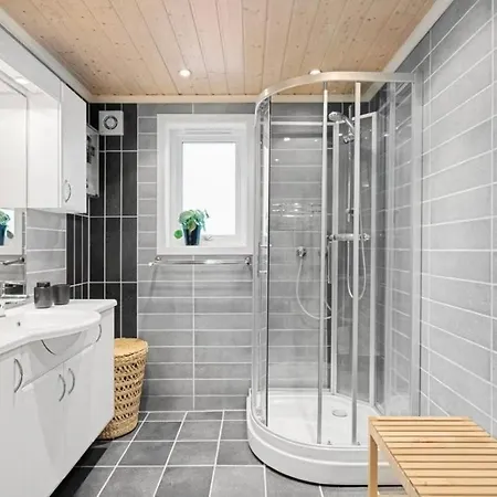 Appartement Sunny Near Center With Free Parking