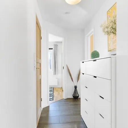 Sunny Near Center With Free Parking Appartement *