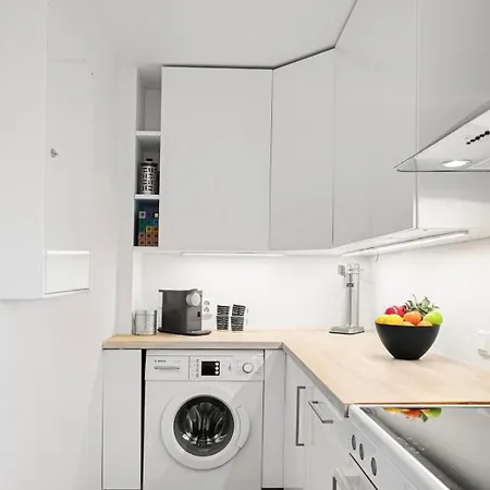 Appartement Sunny Near Center With Free Parking